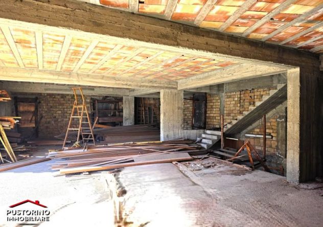 Via Gebbione-Capannone industriale con manufatti in corso di costruzione e corte - Foto 5
