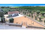 SPLENDIDA VILLA INDIPENDENTE SU UNICO LIVELLO CON AMPIO GIARDINO -V3355