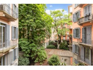 Appartamento di 200 m² con più di 5 locali in affitto a Milano