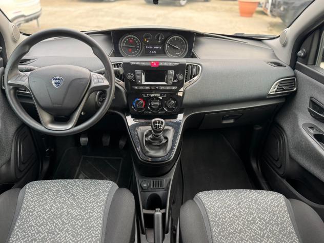 Lancia Ypsilon 1.0 FireFly 5 porte S&S Hybrid Silver - Foto 8