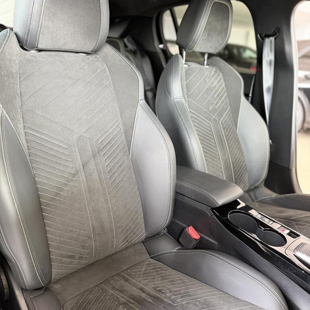 Peugeot 208 Hybrid 145 e-DCS6 GT con sedili elettrici - Foto 9