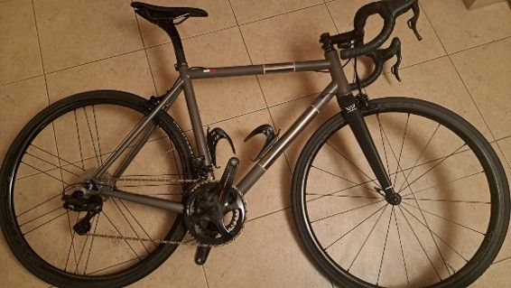 N. 1 BICI CON TELAIO IN TITANIO E GRUPPO CAMPAGNOLO