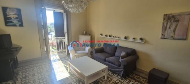 VIA FARDELLA - Appartamento arredato al 2° e ultimo p. c/a – 130mq ca. – 4 vani + acc. Contesto signorile, posizione centralissima. Euro 700 CL F