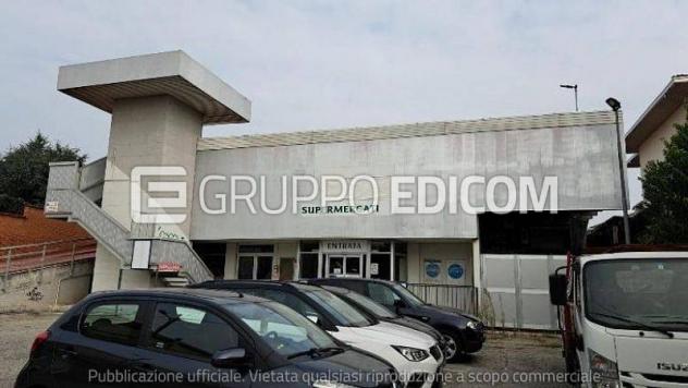 Fabbricati costruiti per esigenze commerciali di 1400 mq in vendita a Oleggio - Rif. 4557580