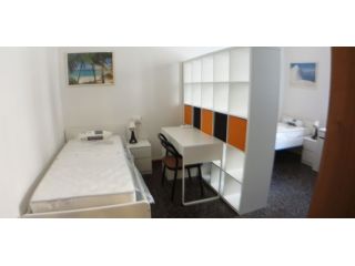 Solo per 1 ragazza posto letto in camera doppia in trilocale in Via F. Barbieri