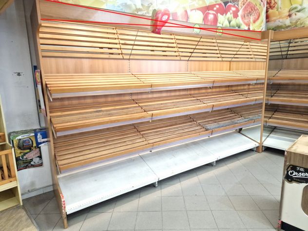 scaffalatura in legno self-service usata
