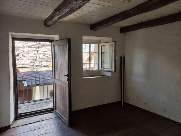 V000450 - CASA ANTICA CON RUSTICI E TERRENO - Foto 8