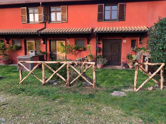 Porzione di Casale nel verde con giardino privato - Foto 2