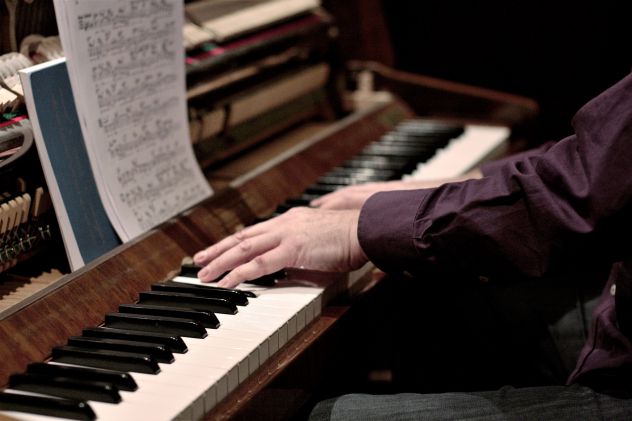 Pianista professionista ad Asti