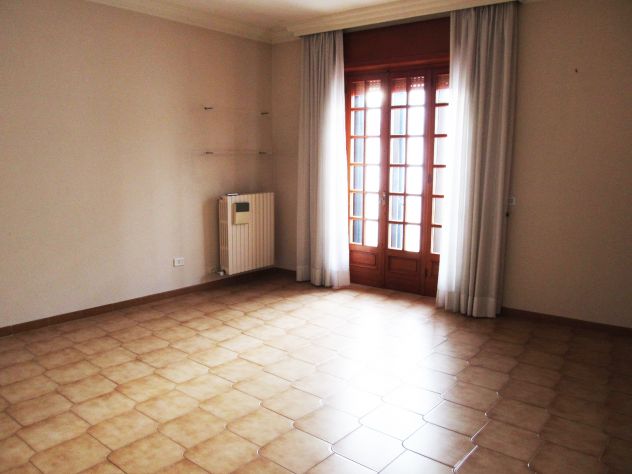 CENTRALE – AMPIO – CON TERRAZZO - Foto 4
