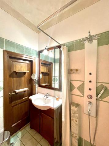 Appartamento arredato composto da soggiorno con angolo cottura, camera matrimoniale e camera singola, due bagni e grande terrazzo, il tutto completame - Foto 6