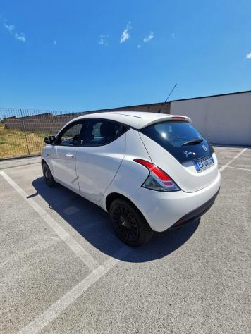 Lancia Ypsilon 1.2 69 CV 5P. GPL Ecochic Silver - Foto 8
