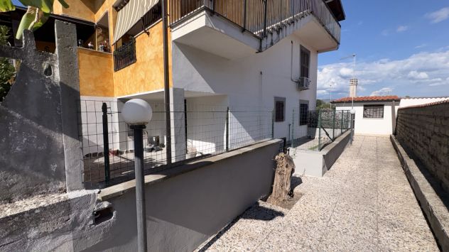Vendita/Grazioso Bilocale con Porticato e Giardino / Corte -Via Agugliano ,Roma