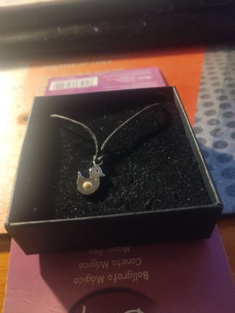 collana in caucciù con ciondolo - Foto 3