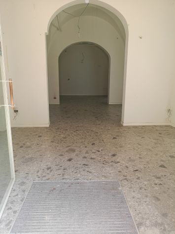 Ampio locale in affitto