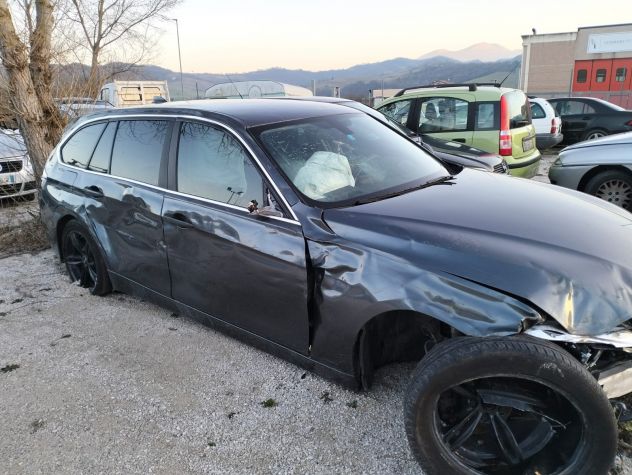 BMW Serie 3 (F31) 318d Touring Steptronic - Foto 6