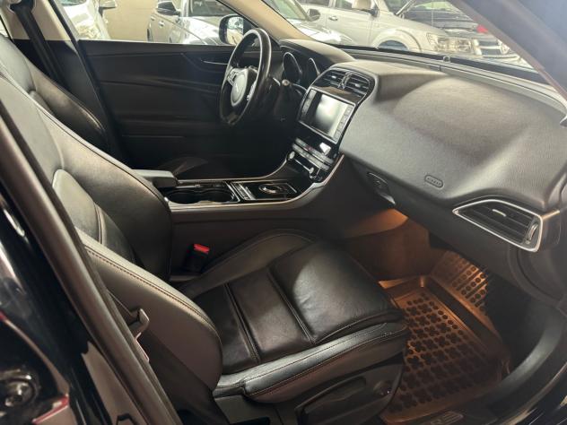 Jaguar XE 2.0 D 180 CV AWD aut. Pure - Foto 9