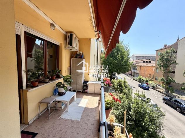 FAENZA – ZONA PARCO BUCCI | APPARTAMENTO COMPLETAMENTE RISTRUTTURATO CON GARAGE E TERRAZZO - Foto 2