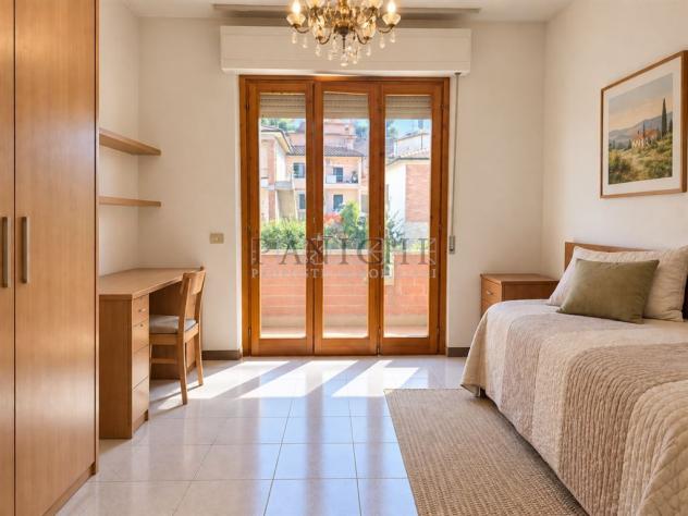 Appartamento spazioso, con balcone, garage e orto - Foto 19