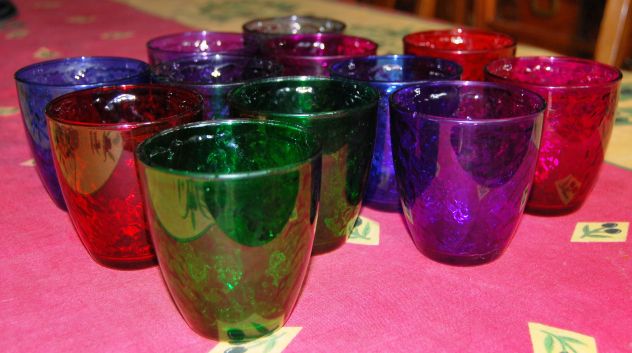 12 bicchieri colorati mai usati - Foto 9