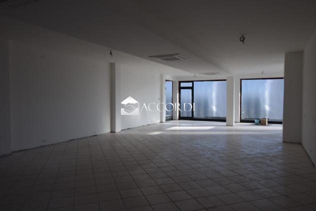 NEGOZIO di 3 vani e di 193 mq (ALTIVOLE) rif. BL059V
