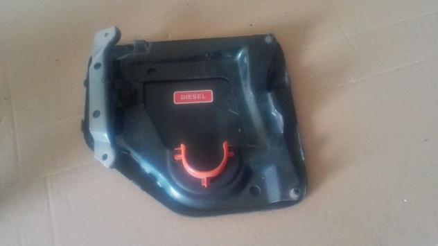 Sportellino vano tappo serbatoio gasolio Nissan Patrol GR Y61