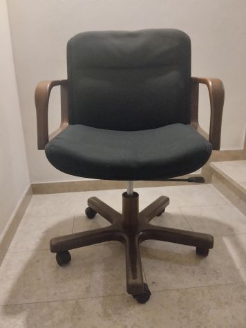 Poltrona ufficio vintage anni ’70 in legno – Officia Biassono – girevole