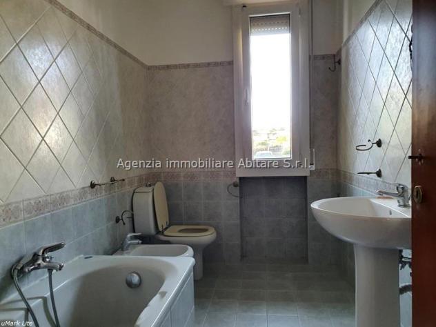 MASSA, loc. Quercioli, vendesi appartamento al piano rialzato completamente ristrutturato: sala, cucina abitabile, disimpegno, 3 camere, 2 bagni e n. - Foto 9