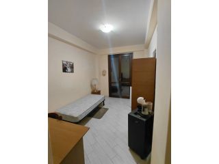 Coinquilina donna seria referenziata