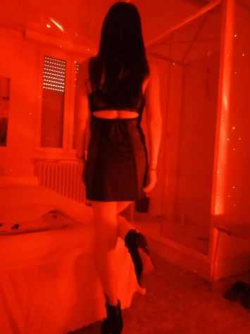 3481869869 💖💋🥰 La foto la ritrae al 100%; ha 20 anni ed è thailandese. - Foto 5