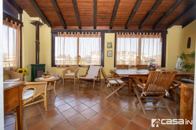 A pochi passi ampia soluzione indipendente composta da 2 appartamenti, deposito, 2 box, cantina e giardino di 800 mq
PIANO TERRA : appartamento di 4 v - Foto 16