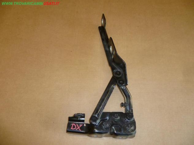 CERNIERA COFANO ANT.D. NERO MET.  Carrozzeria  Lamierati esterni  Cofano  Cerniera cofano  OPEL - ASTRA J - 01-09-2009, OPEL - ASTRA J 4p - 01-09-2012