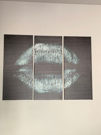 TELA SCOMPOSTA CON EFFETTO BIANCO LABBRA FEMMINILI - Foto 2