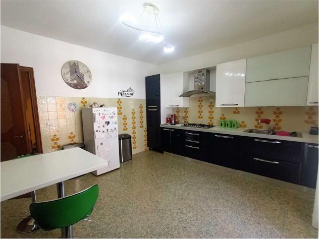 V000462 - APPARTAMENTO CON 3 CAMERE, BOX E SOLAIO - Foto 9