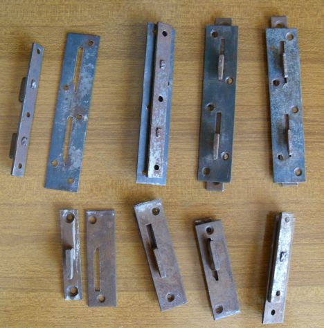 N° 4+4 ANTICHI PEZZI PER TENERE FERME LE RETI DEL LETTO DI UNA VOLTA - - Foto 3