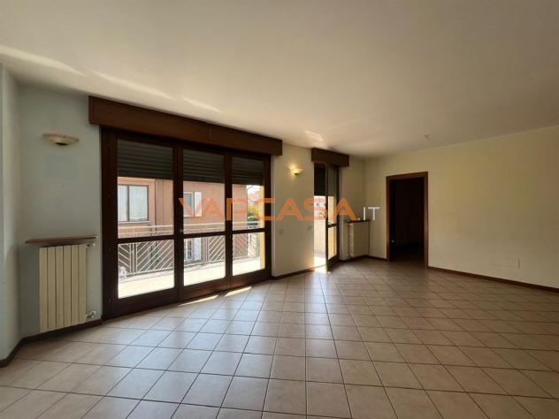 Quadrilocale su due livelli con terrazzo, box e cantina in centro ad Azzano San Paolo - Foto 3