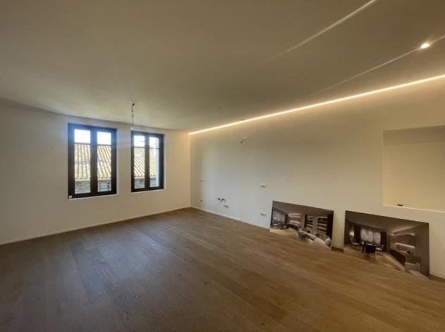 Eleganza contemporanea nel cuore del centro storico di Udine - Foto 2