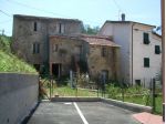 Casa singola disabitata da anni, bisognosa di ristrutturazione totale o parziale