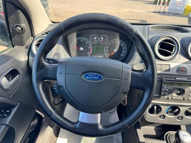 Ford Fiesta 1.4 TDCI 68CV 5P NEOPATENTATI 2007 - Foto 7