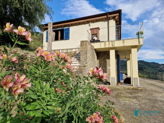 Soldano VENDESI VILLA CON GIARDINO CONDOMINIALE