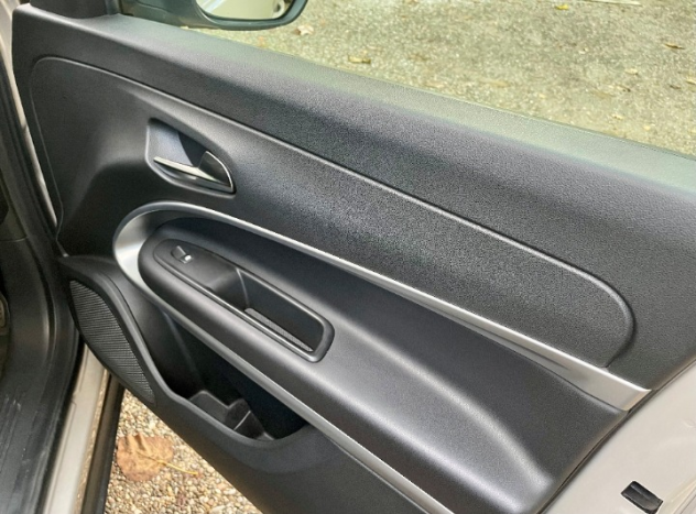 Jeep Avenger Altitude 1.2 100 CV | Navi | JBL - Foto 6