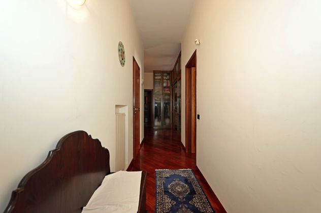 APPARTAMENTO CON TERRAZZO - Foto 2