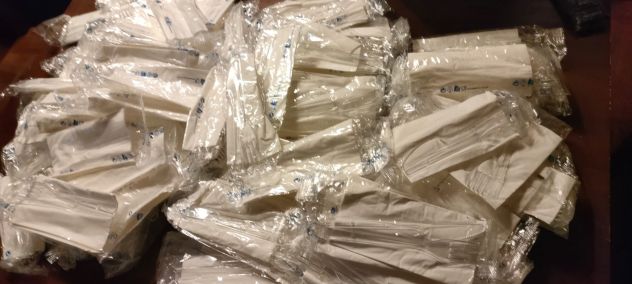Centinaia di posate di plastica e vaschette per gelato - Foto 3