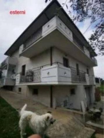 Immobile in asta di 362 m² con più di 5 locali e box auto in vendita a Civitella del Tronto - Foto 3