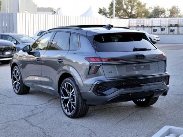 AUDI Q3 NEW 2.0 Tdi 150cv S-tronic S-line edition rif. 24153378 - Foto 3