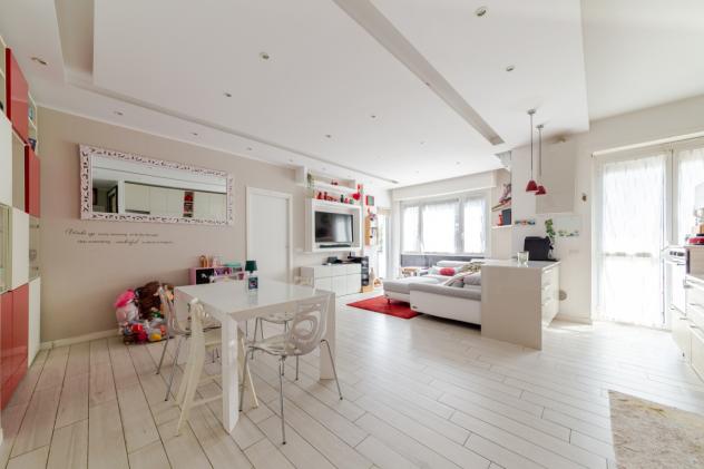 ZONA LORENTEGGIO SPLENDIDO TRILOCALE RISTRUTTURATO 2 CAMERE 2 BAGNI 2 BALCONI . MM4