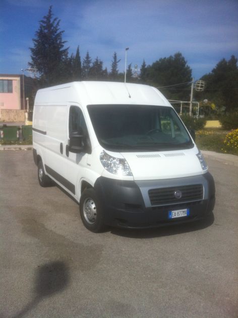 Affitto furgone con conducente per trasporto materiale.