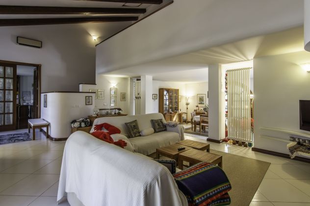 TORRI DI Q. LO: ELEGANTE VILLA CON GIARDINO DI OLTRE MQ. 1.000 - Foto 3