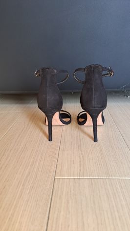 Sandali neri con cinturino - Foto 4