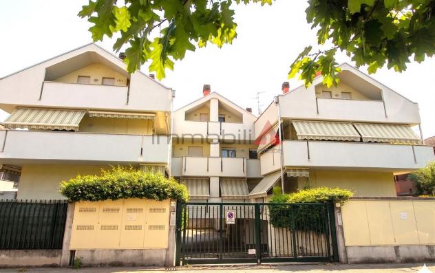 Carugate - In affitto Mansarda di 3 locali con box doppio - arredata